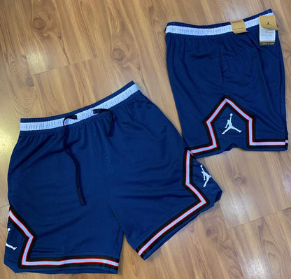 Short Jordan azul com detalhe vermelho