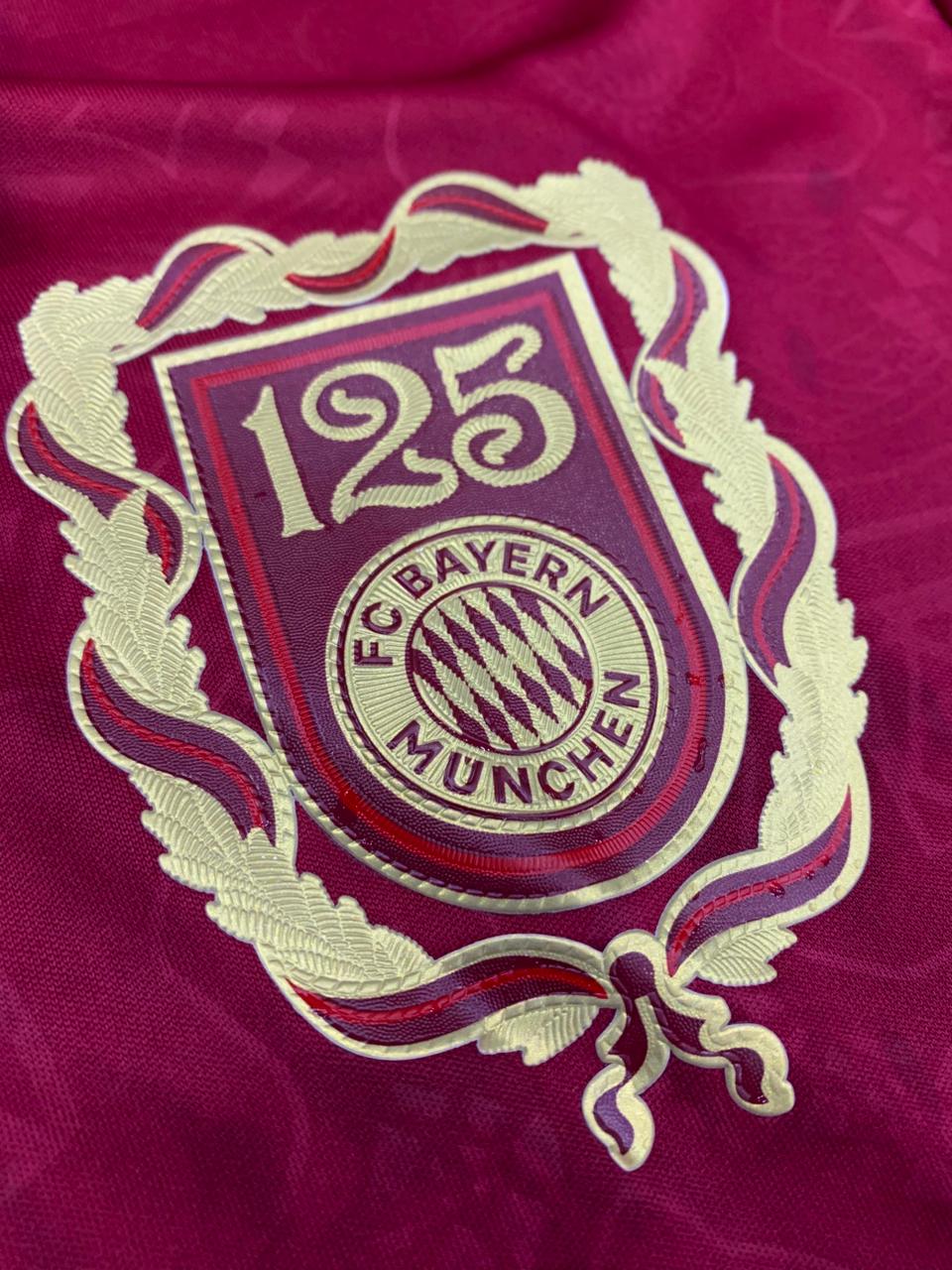Camisa Futebol Bayern de Munique_Edição especial 125 anos_vermelha