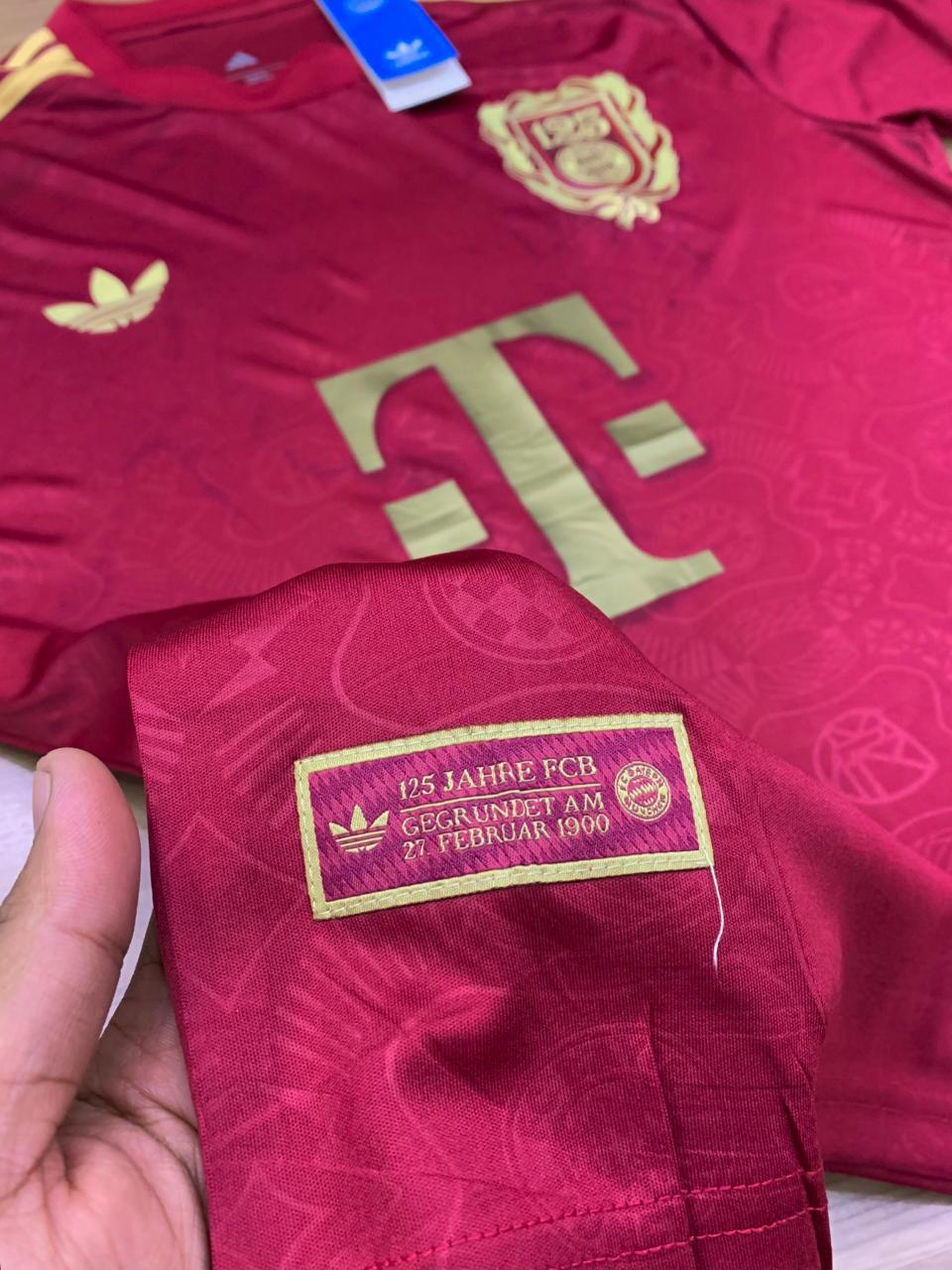 Camisa Futebol Bayern de Munique_Edição especial 125 anos_vermelha