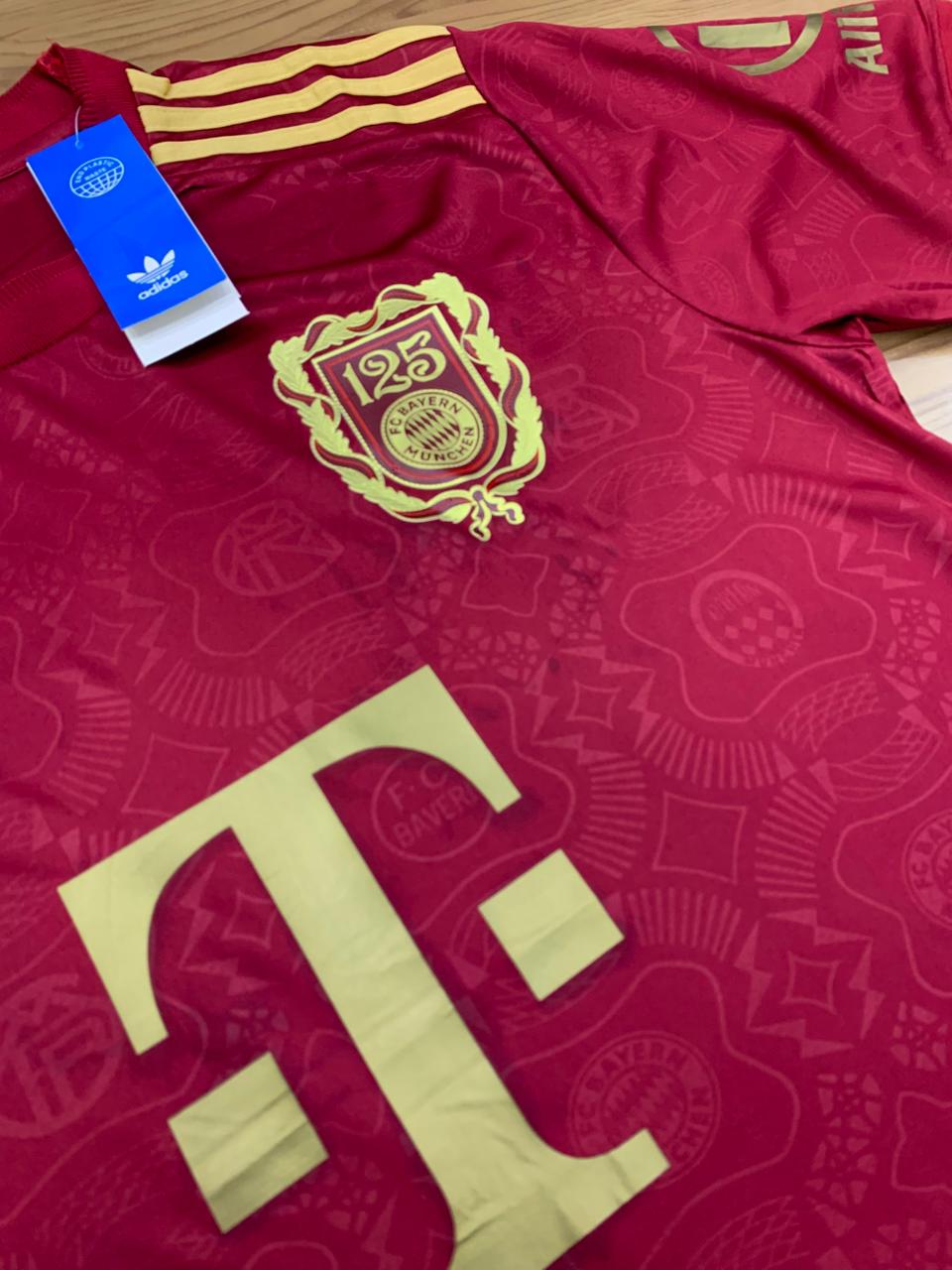 Camisa Futebol Bayern de Munique_Edição especial 125 anos_vermelha