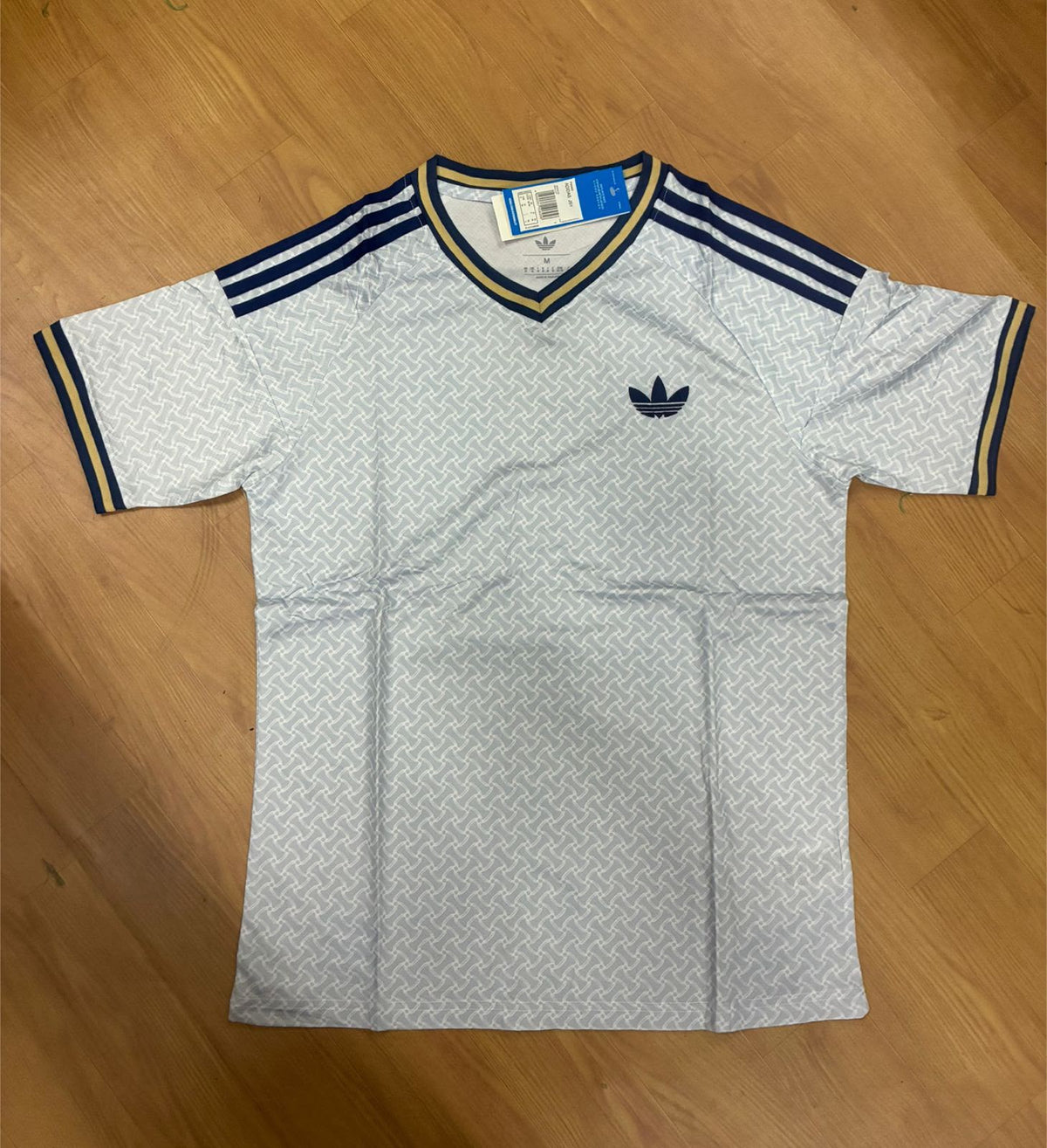 Camisa esportiva masculina azul com branco (aero blue)