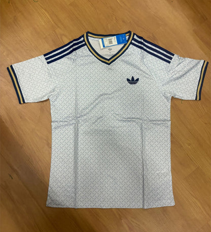 Camisa esportiva masculina azul com branco (aero blue)