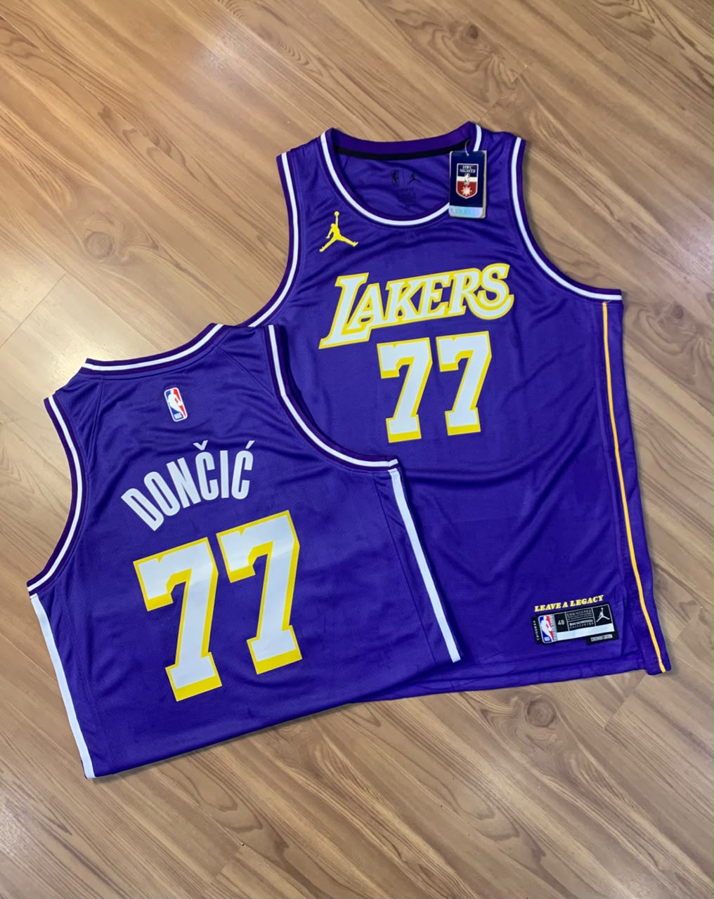Camisa de Basquete Los Angeles Lakers Statement Edition_77 Luka Dončić