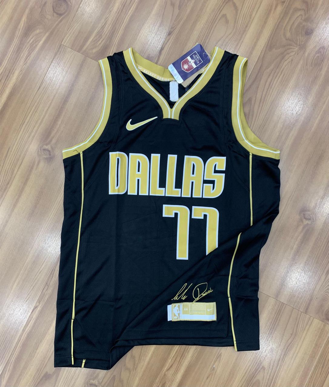 Camisa Basquete Dallas Mavericks 77 "Black & Gold Edition"
