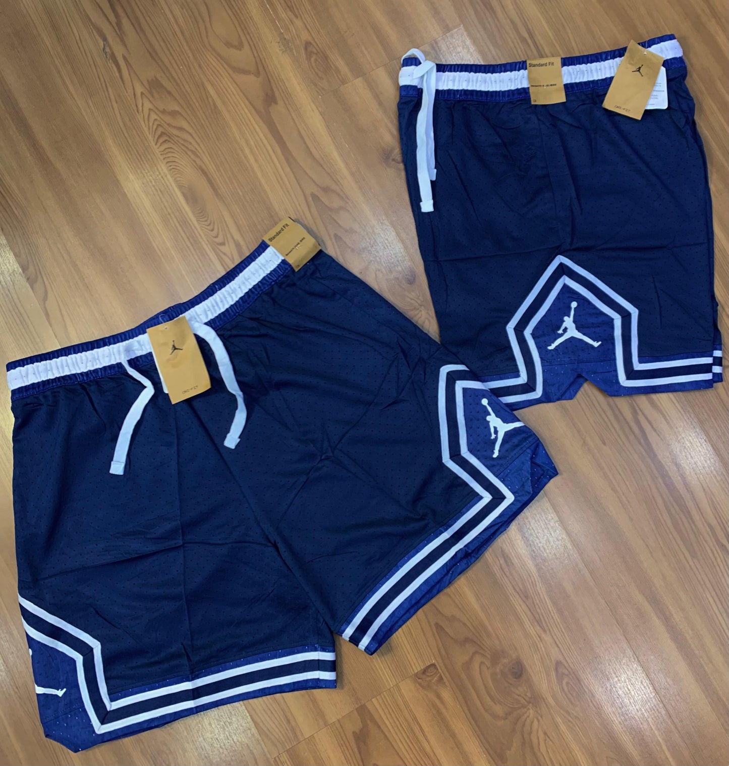 Short Jordan azul com branco