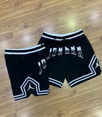 Short Jordan Preto com branco estampa Jordan