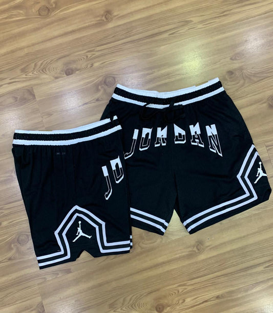 Short Jordan Preto com branco estampa Jordan