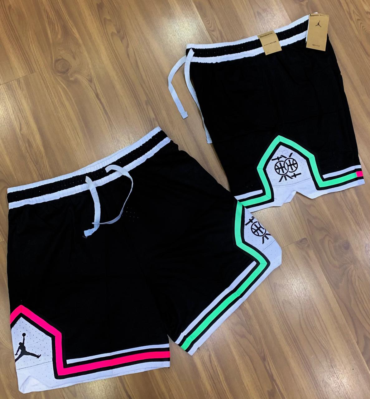 Short Jordan Preto com detalhe rosa e verde